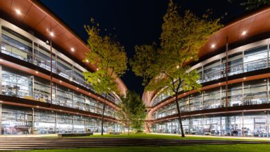 a building that has a lot of windows on it