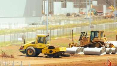 yellow and black heavy equipment